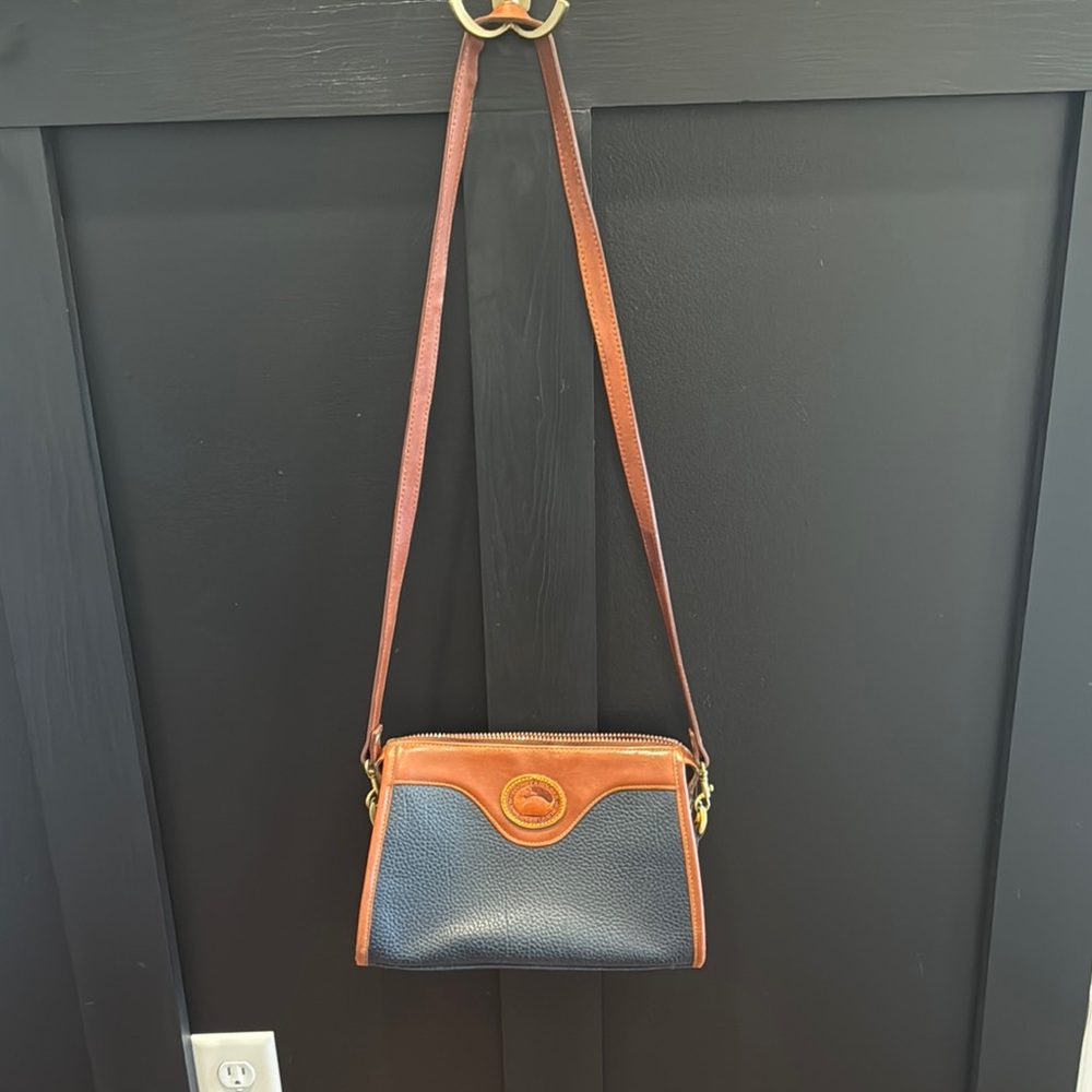 Elegant Two-Tone Leather Shoulder Bag